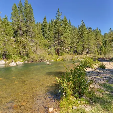 Bullshead Lodge- Luxury Estate, 4 Acres On River, Hot Tub, Minutes From The Slopes!